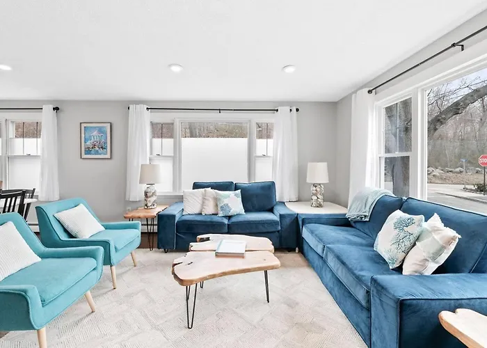 4Br Home | Walk To Beach & Downtown | Parking