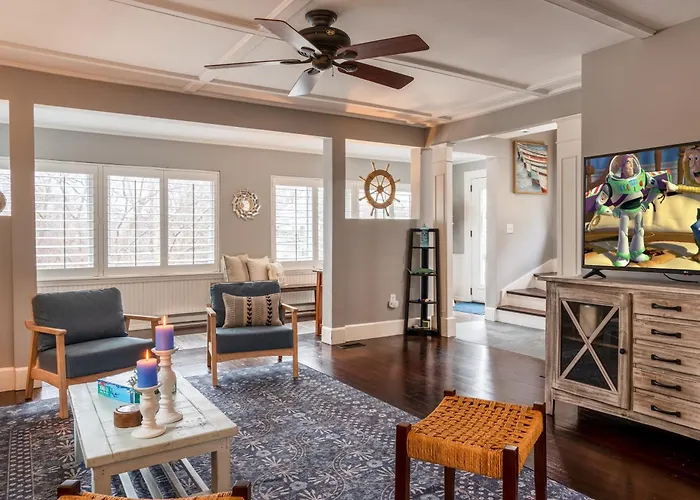 3Br Rockport Coastal Retreat | Walk To Beach